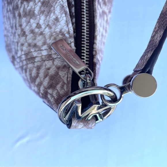 Michael Kors Fulton Medium Top Zip Shoulder Bag – Embossed Leather in Dark Sand - Picture 7 of 15